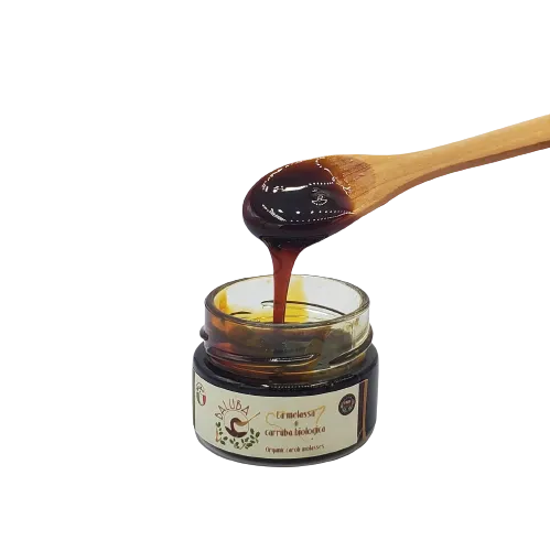Melassa di carruba con cucchiaino