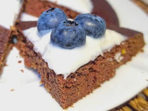 Piadacake al gusto mirtillo e carruba