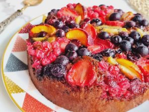 Torta alla frutta con farina di carruba